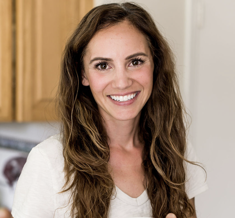 photo of Holly Stein, Co-Founder of Mama Meals which provides postpartum meal delivery in Scottsdale, AZ and beyond